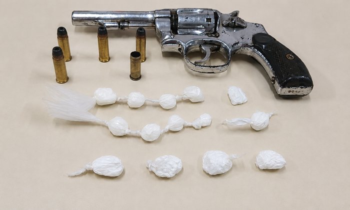 Jovem de Guanambi é preso com arma e cocaína durante operação policial em Urandi