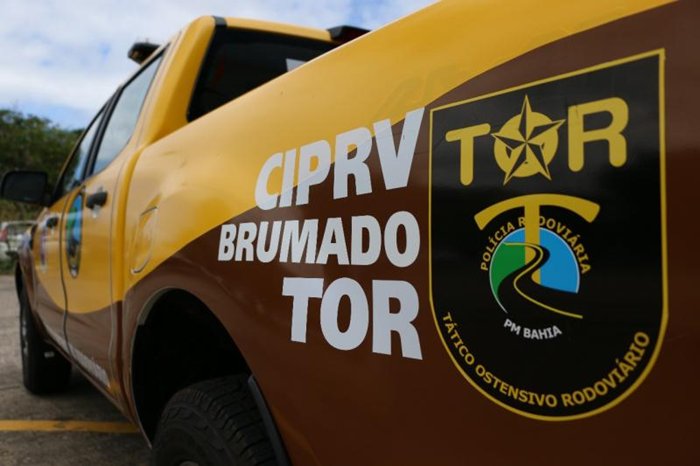 Carga com cigarros eletrônicos e perfumes importados é apreendida em abordagem na BR-122, em Candiba