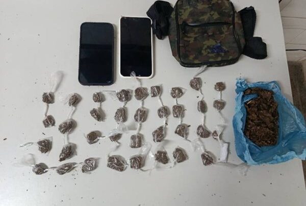 Dupla é presa com 37 porções de maconha prontas para venda no Centro de Guanambi