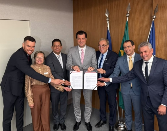 Prefeitura de Guanambi firma compromisso pela alfabetização na idade certa ao lado de mais 24 municípios baianos
