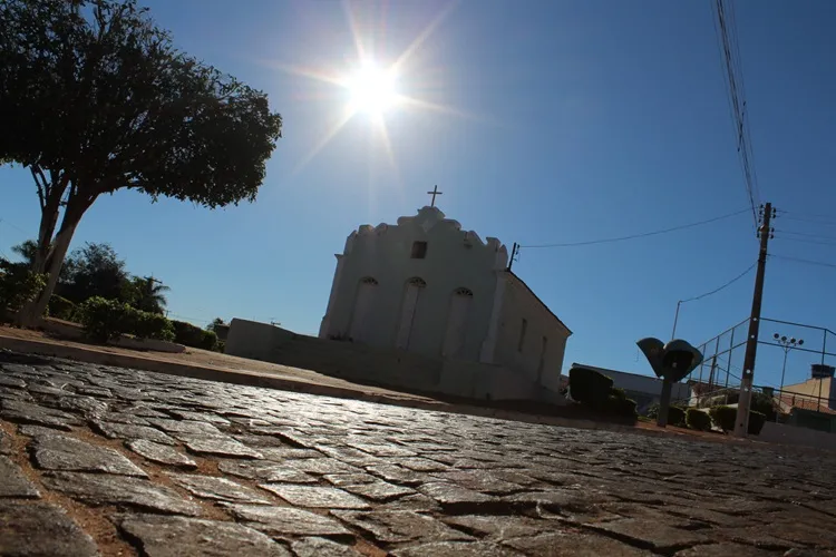 Caculé: Assaltantes apontam arma para grávida e criança em pizzaria