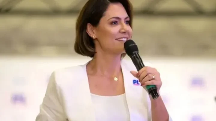 Pesquisa revela que Michelle Bolsonaro é a mulher com mais poder no país