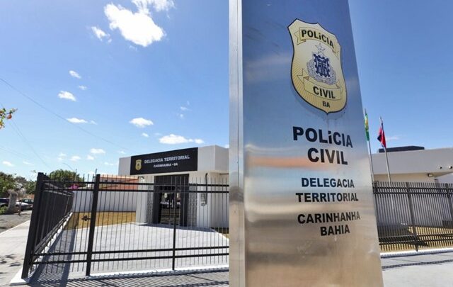 Mulher é agredida e obrigada a ajoelhar para rezar dentro de igreja em Carinhanha