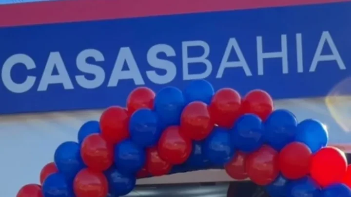 Casas Bahia fecha 298 lojas e demite quase 2 mil funcionários