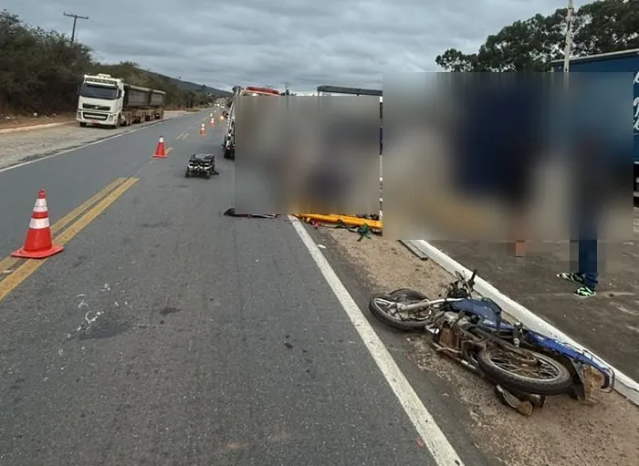 Duas pessoas ficam feridas após colisão entre carreta e moto na BR‑430, em Caetité