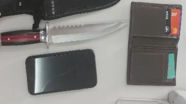 Jovem se tranca em comércio para escapar de ex-namorado armado com faca em Guanambi