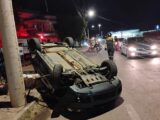 Duas pessoas ficam feridas após carro capotar no bairro Santo Antônio, em Guanambi