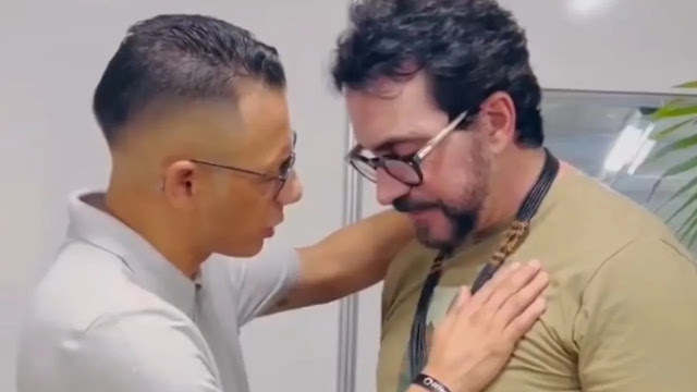 Padre Fábio de Melo recebe oração de pastor durante encontro entre líderes religiosos