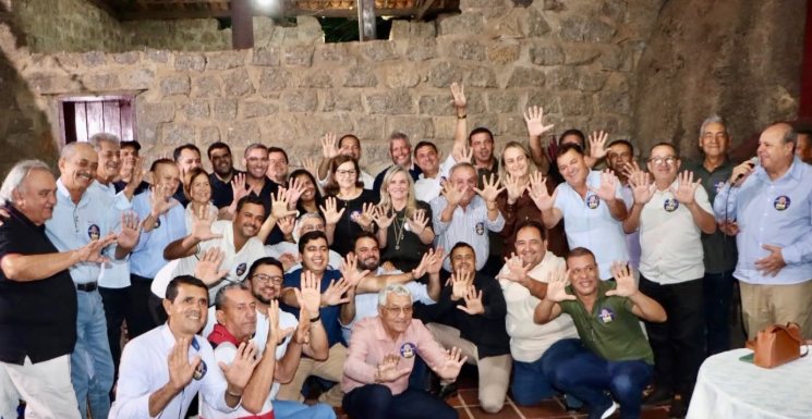 Ivana Bastos reúne 22 prefeitos em Guanambi e dá início à mobilização de campanha no Sudoeste