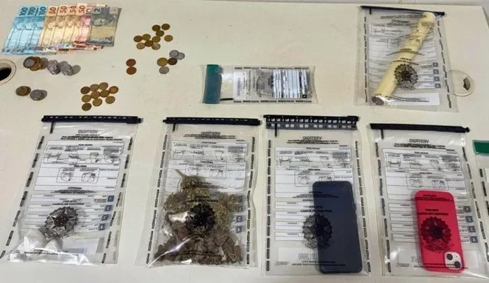 Jovem é preso com drogas durante abordagem da Rondesp em Riacho de Santana