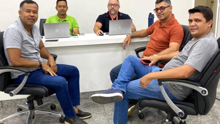 Câmara de Guanambi recebe representantes da Neoenergia/Coelba