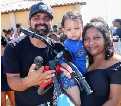 Guanambi: Festa das Crianças promovida por Dênis Teixeira cresce a cada ano e emociona moradores do bairro Aroeira