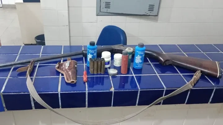 Homem descumpre medida protetiva e mata ex-mulher a tiros na frente do filho em Guajeru