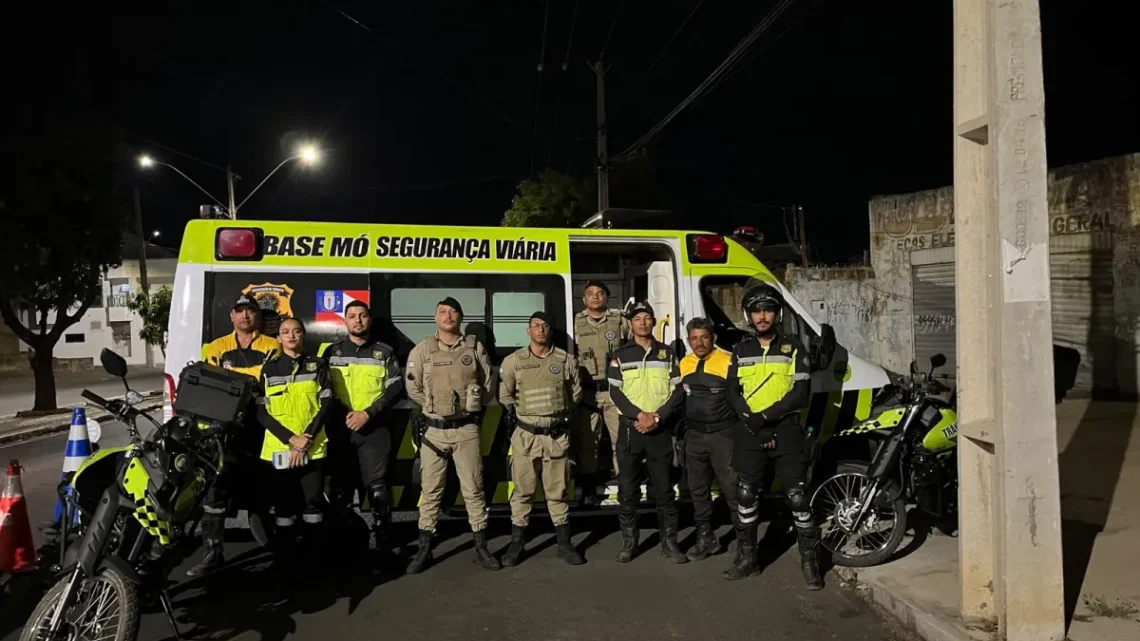 Blitz aborda 65 veículos e flagra três condutores após consumo de álcool em Guanambi