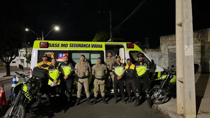 Blitz aborda 65 veículos e flagra três condutores após consumo de álcool em Guanambi