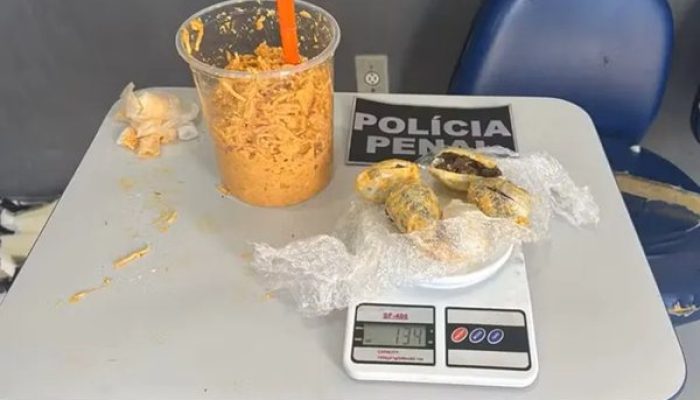 Mulher é presa ao tentar entrar em presídio com cocaína e maconha escondidas em estrogonofe no interior da Bahia
