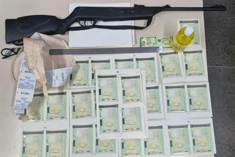 Rondesp desmonta fábrica clandestina de CNHs falsas em Guanambi