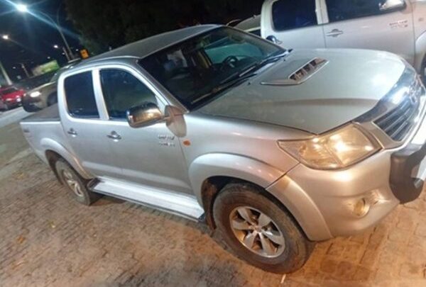 Caminhonete furtada em Carinhanha é recuperada durante ação policial em Urandi
