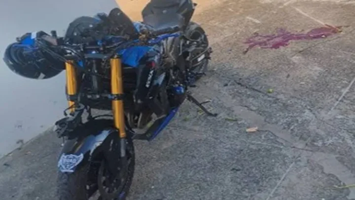 Motociclista é socorrido após perder o controle e colidir com árvore em Guanambi