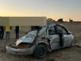 Motorista fica ferido após carro capotar às margens da BR-122 em Candiba