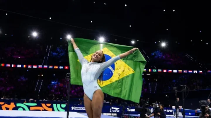 Rebeca Andrade conquista o tri no Mundial de Ginástica na Holanda