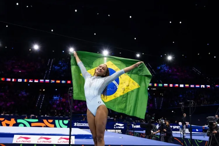 Rebeca Andrade conquista o tri no Mundial de Ginástica na Holanda