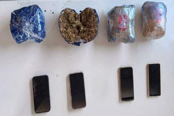 Dois homens são presos após retirada de encomenda com quatro tabletes de maconha nos Correios de Guanambi