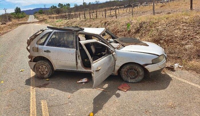 Idoso de 80 anos morre após carro capotar na BA-263, em Urandi
