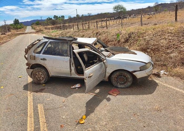 Idoso de 80 anos morre após carro capotar na BA-263, em Urandi
