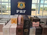 PRF apreende perfumes de origem paraguaia na BR-116 em Vitória da Conquista