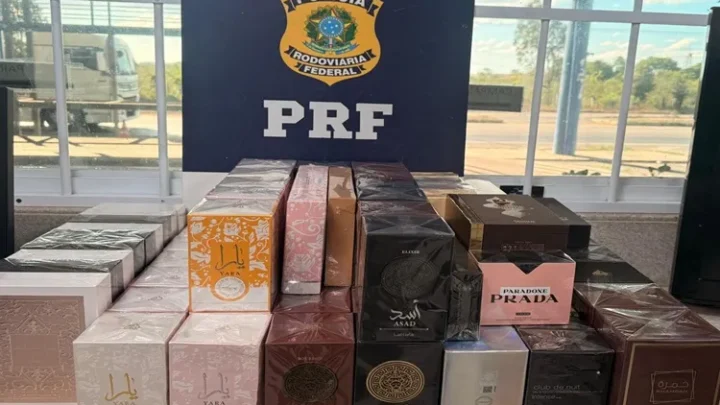 PRF apreende perfumes de origem paraguaia na BR-116 em Vitória da Conquista