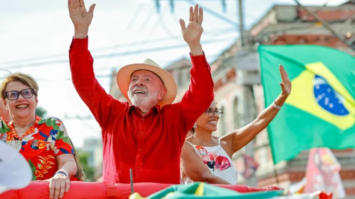 Lula conquista virada inédita em disputa presidencial e se reelege para 4º mandato