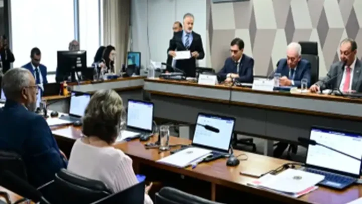 Com 28 senadores, PL terá maior bancada do Senado em 2027