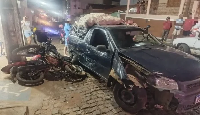 Motorista com sinais de embriaguez bate em duas motocicletas em Caculé